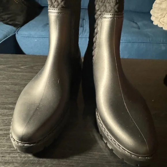 SOLD. Black rain boots with stretchy lining. Never been worn. Brand new size 9. - Picture 2 of 7